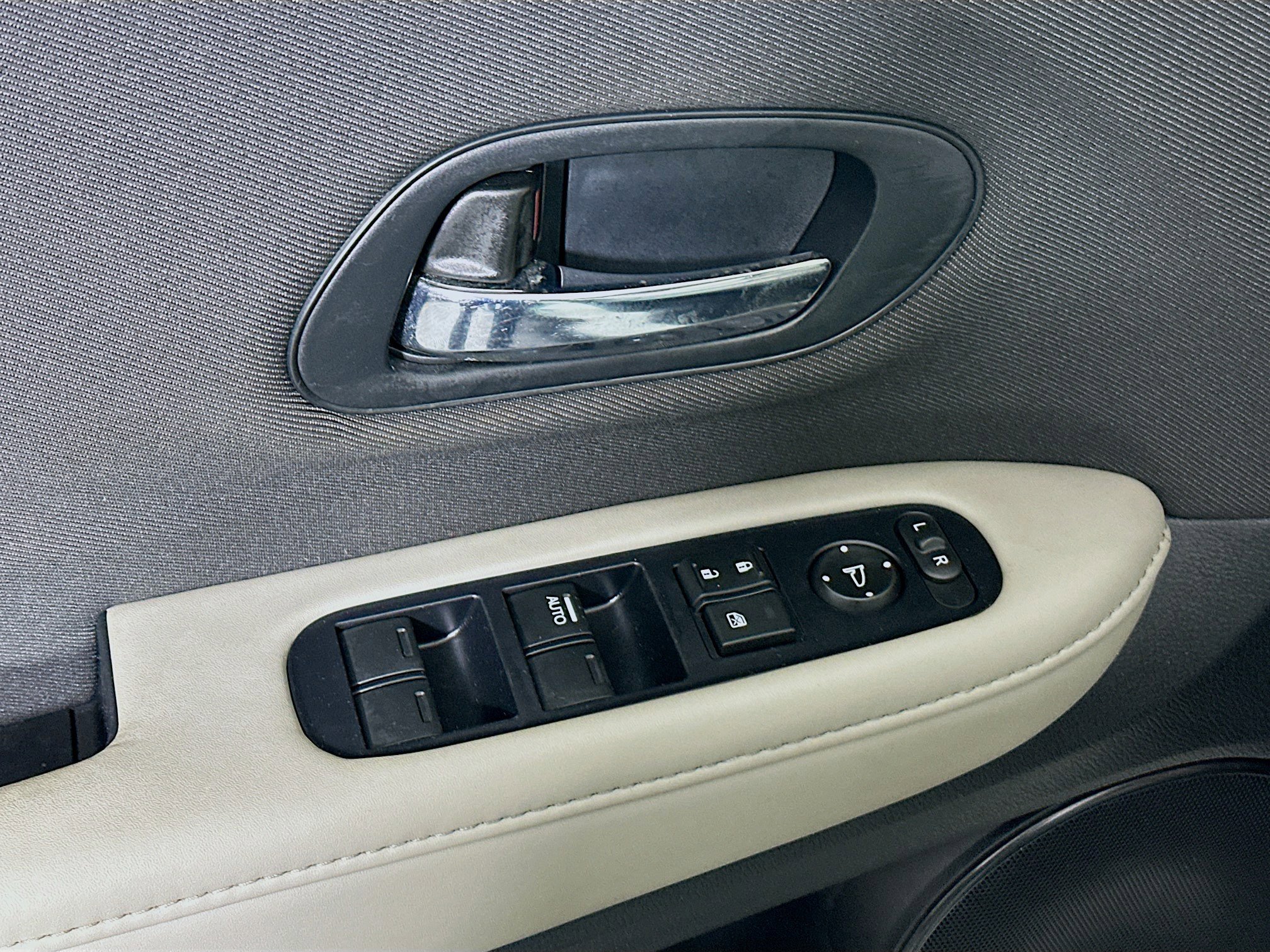Used 2019 Honda HR-V LX image 14