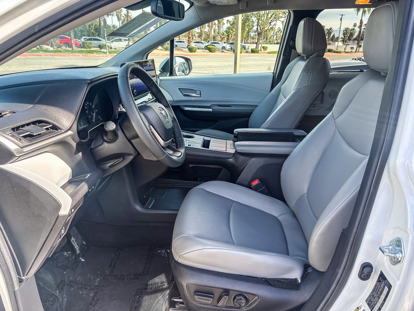 Used 2025 Toyota Sienna XLE image 20