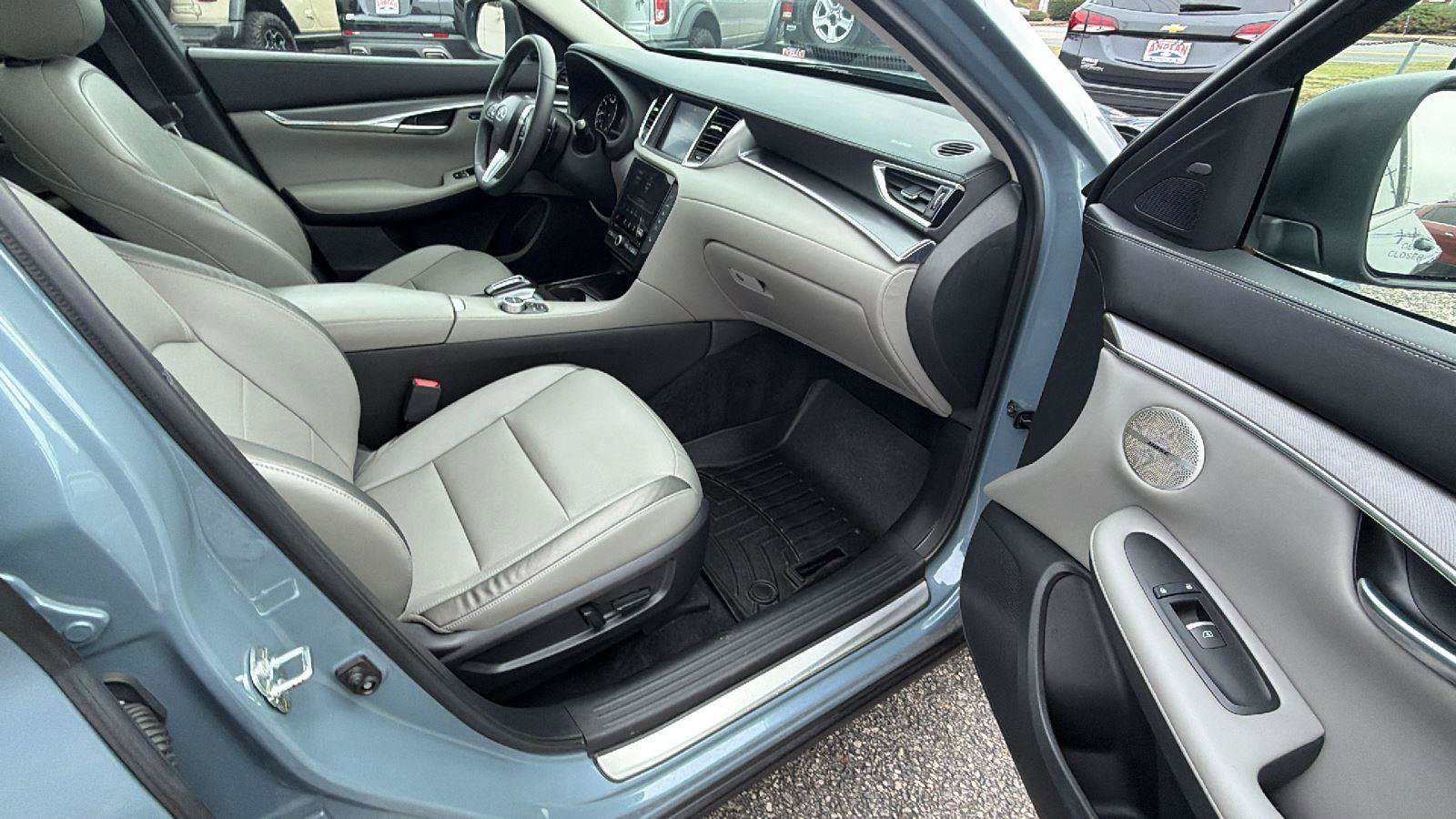 Used 2023 INFINITI QX50 Luxe image 17