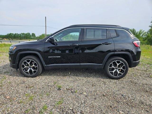 Used 2025 Jeep Compass Limited AWD/4WD image 4