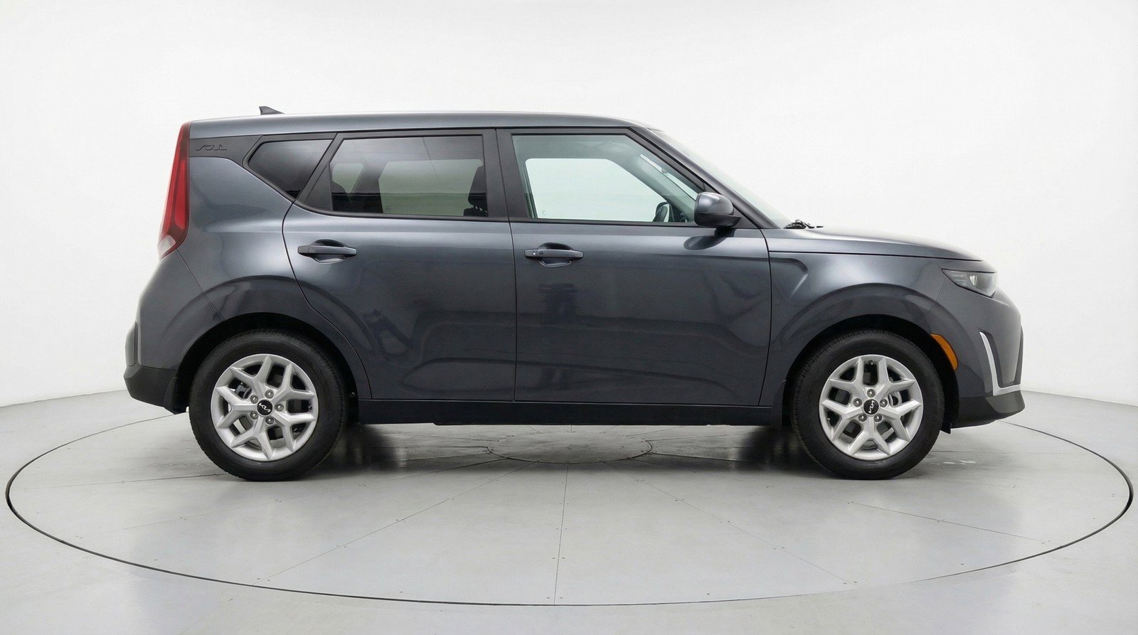 Used 2025 Kia Soul LX w/ LX Technology Package FWD image 11