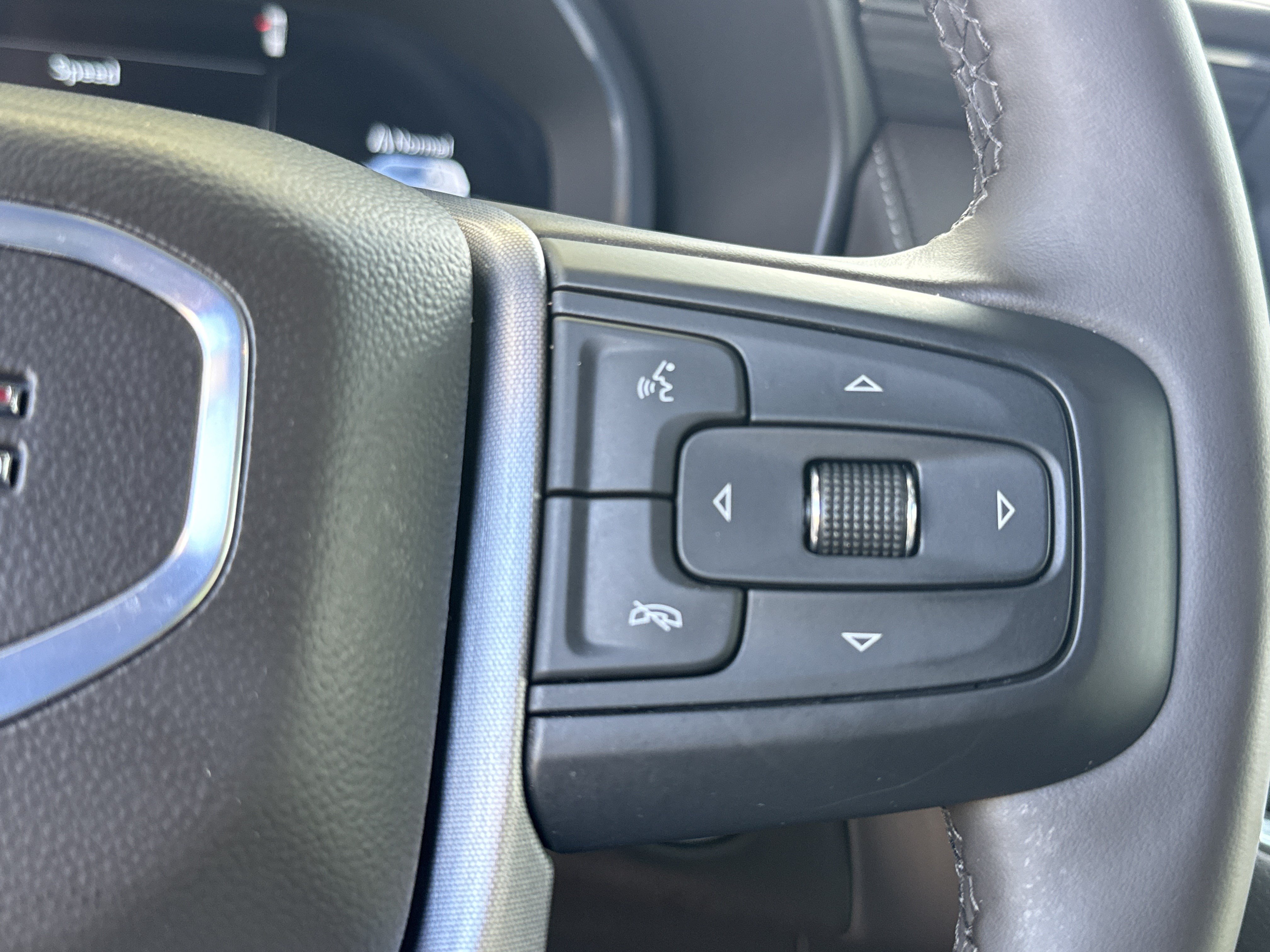 Used 2024 GMC Yukon XL SLT w/ SLT Luxury Package RWD image 21