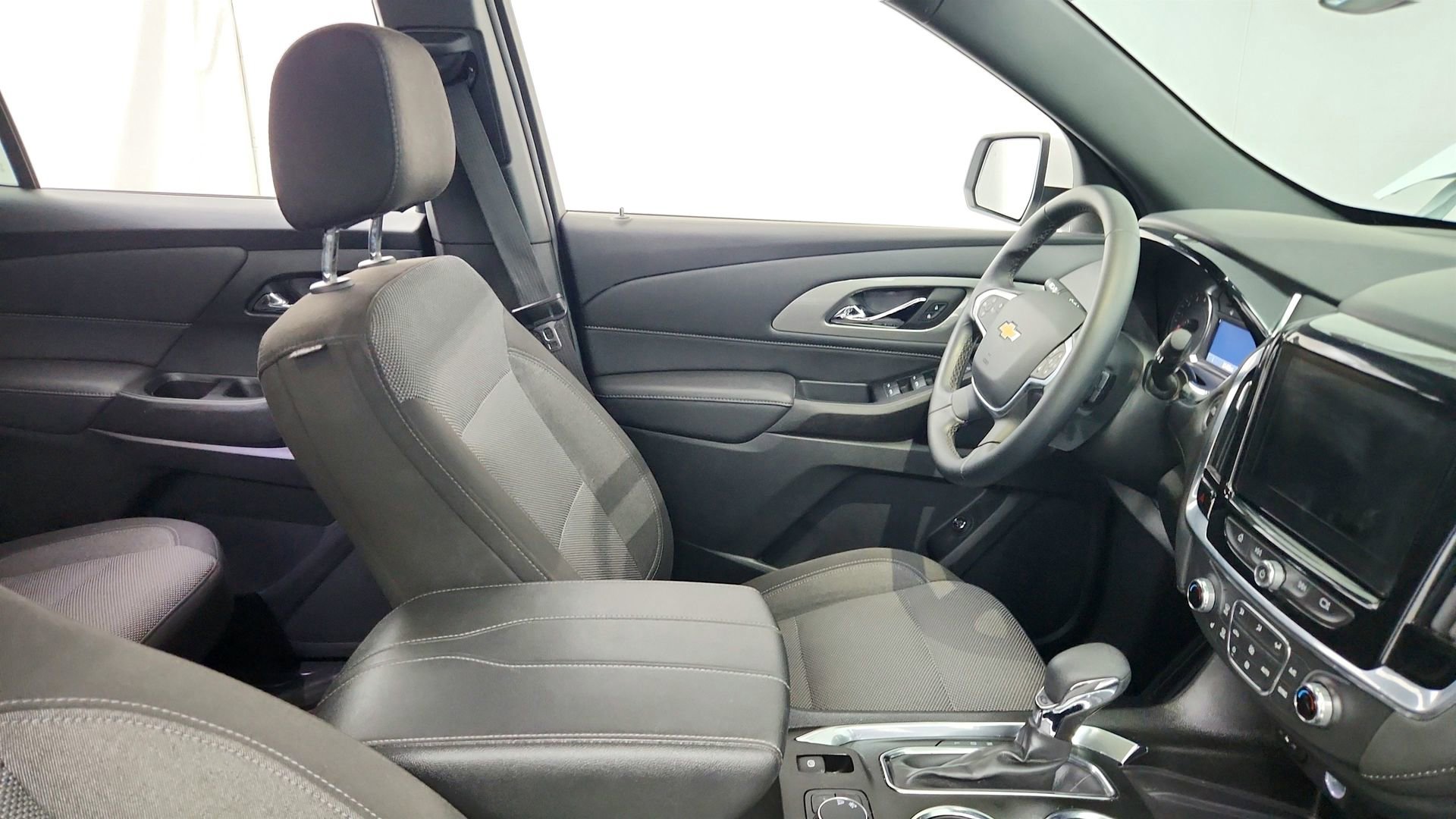 Used 2023 Chevrolet Traverse LT FWD image 29