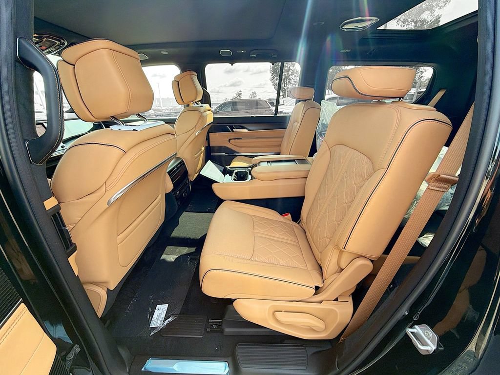 New 2026 Jeep Grand Wagoneer Summit AWD/4WD image 32