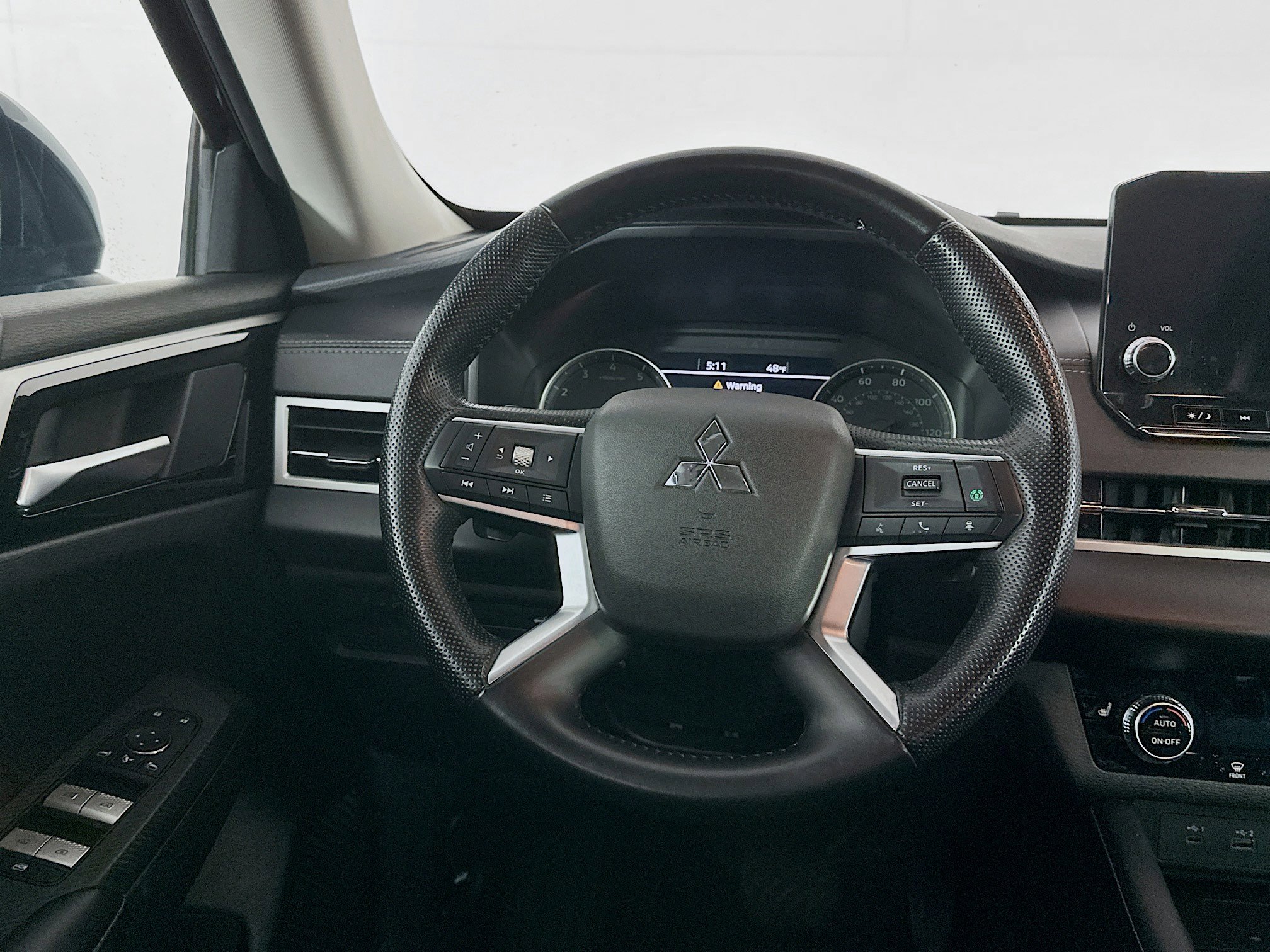 Used 2024 Mitsubishi Outlander SE image 18