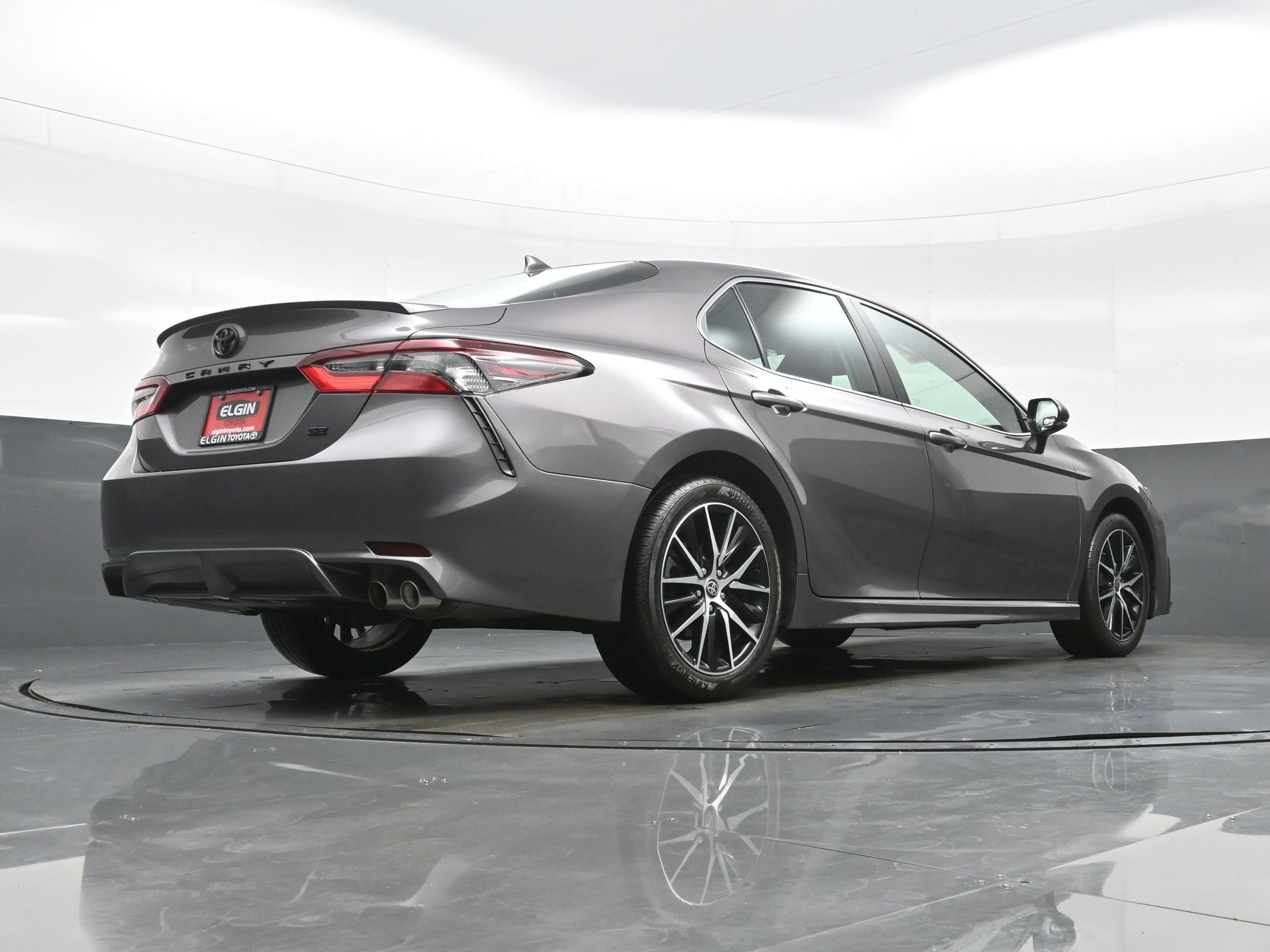 Used 2022 Toyota Camry SE FWD image 31