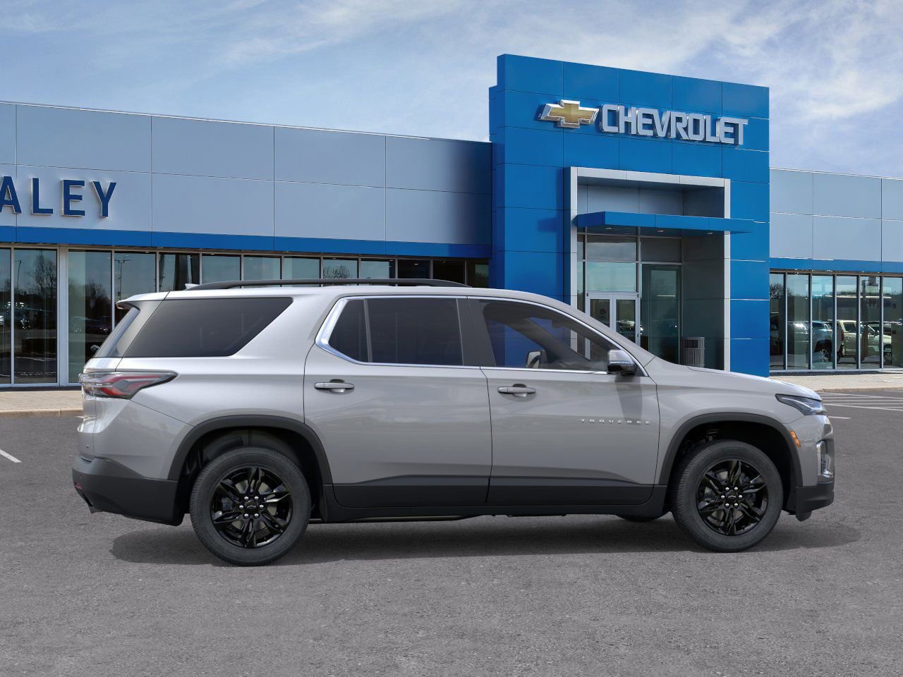 Used 2023 Chevrolet Traverse LT w/ Midnight/Sport Edition image 5