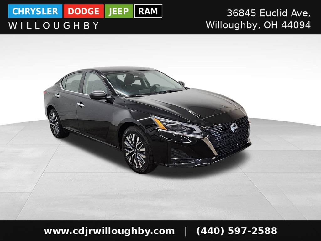 Used 2025 Nissan Altima 2.5 SV AWD/4WD image 3