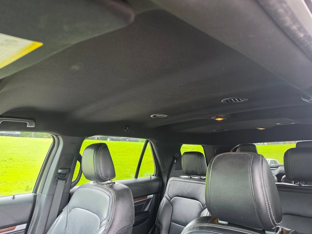 Used 2018 Ford Explorer Limited w/ Equipment Group 301A AWD/4WD image 32