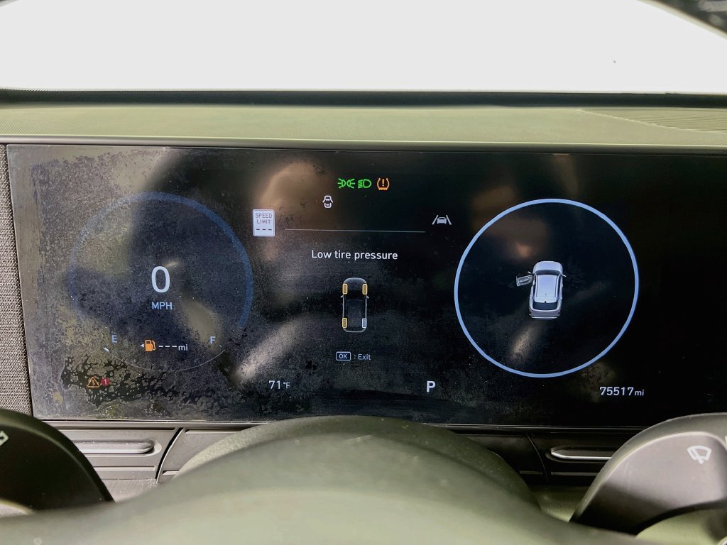 Used 2024 Hyundai Kona Limited FWD image 19