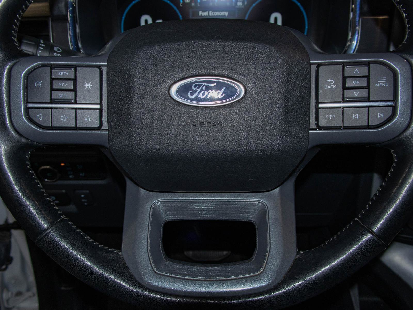 Used 2023 Ford F150 Lariat w/ Trailer Tow Package image 12