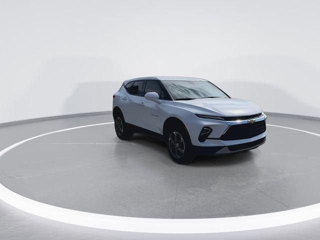 Used 2023 Chevrolet Blazer LT FWD image 2