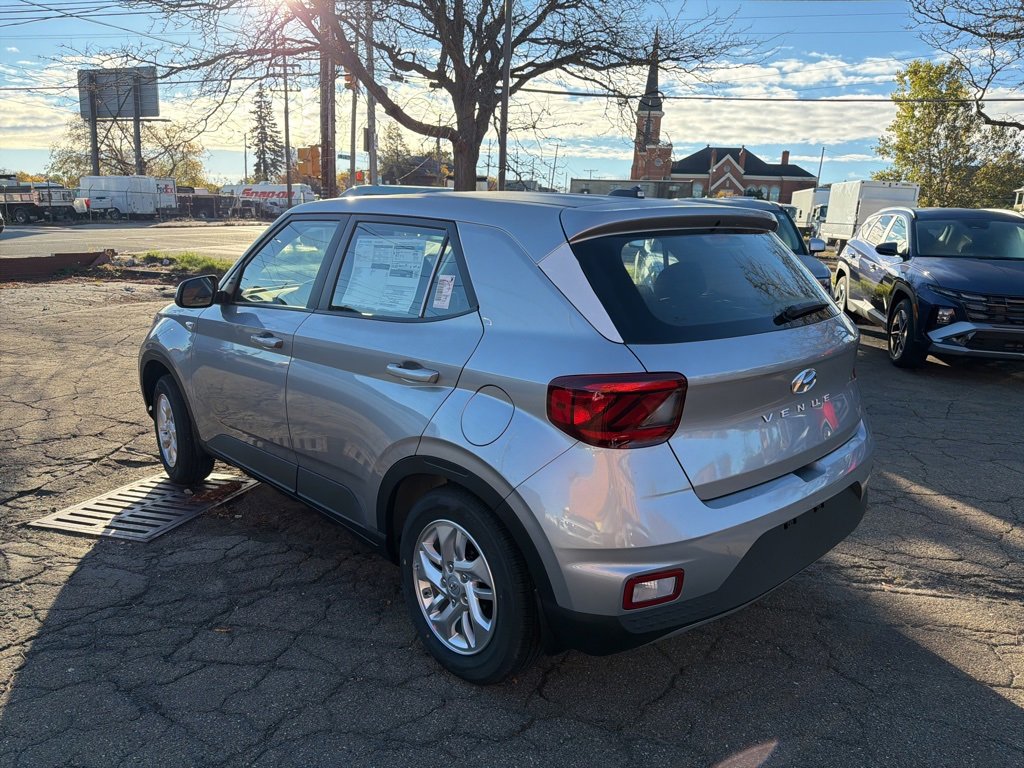 New 2026 Hyundai Venue SE image 5