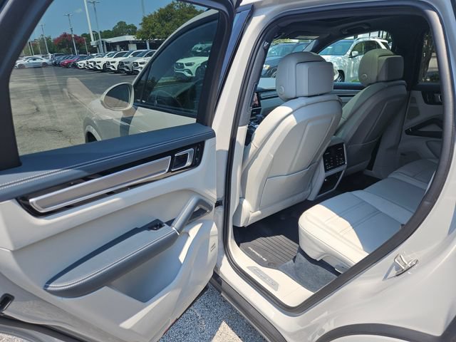 Used 2021 Porsche Cayenne AWD/4WD image 29
