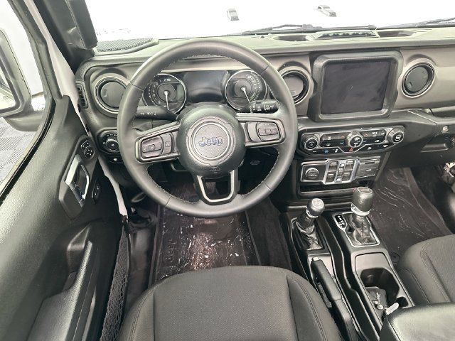 Used 2023 Jeep Wrangler Unlimited w/ Sun & Screen Package AWD/4WD image 11