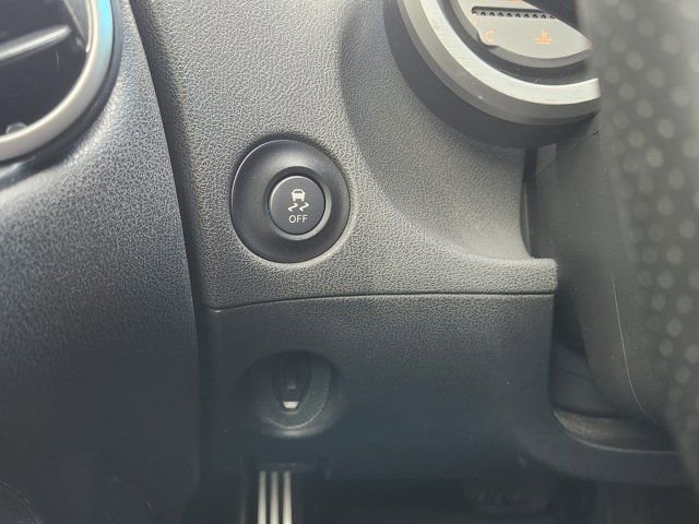 Used 2018 Nissan 370Z Roadster image 26