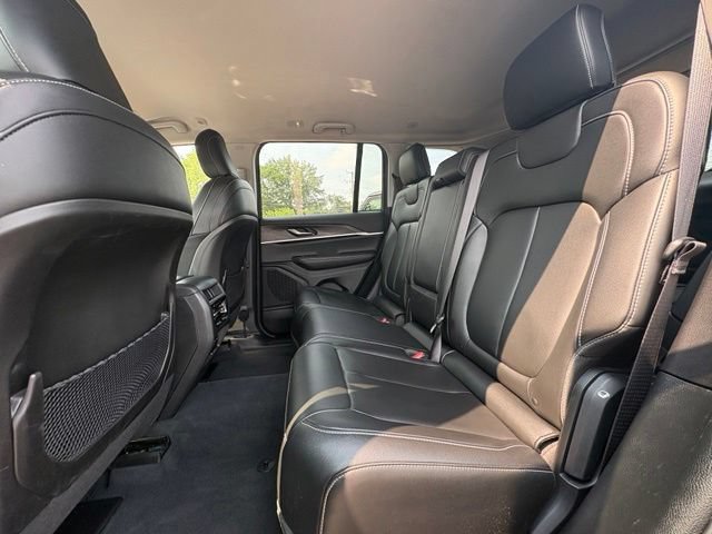 Used 2023 Jeep Grand Cherokee Limited AWD/4WD image 23