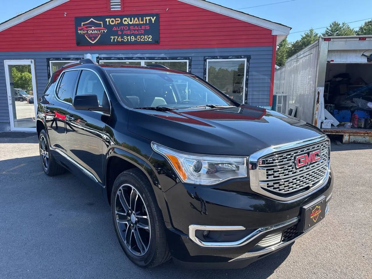Used 2019 GMC Acadia Denali w/ Technology Package AWD/4WD image 3