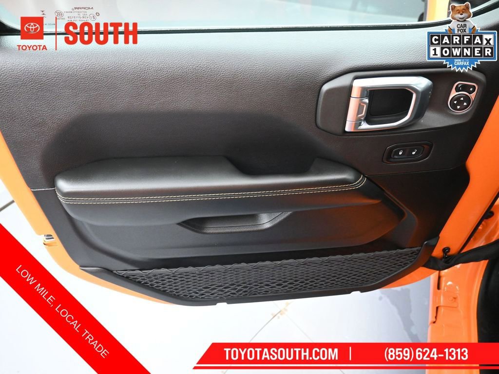 Used 2025 Jeep Wrangler Sahara w/ Technology Group AWD/4WD image 27