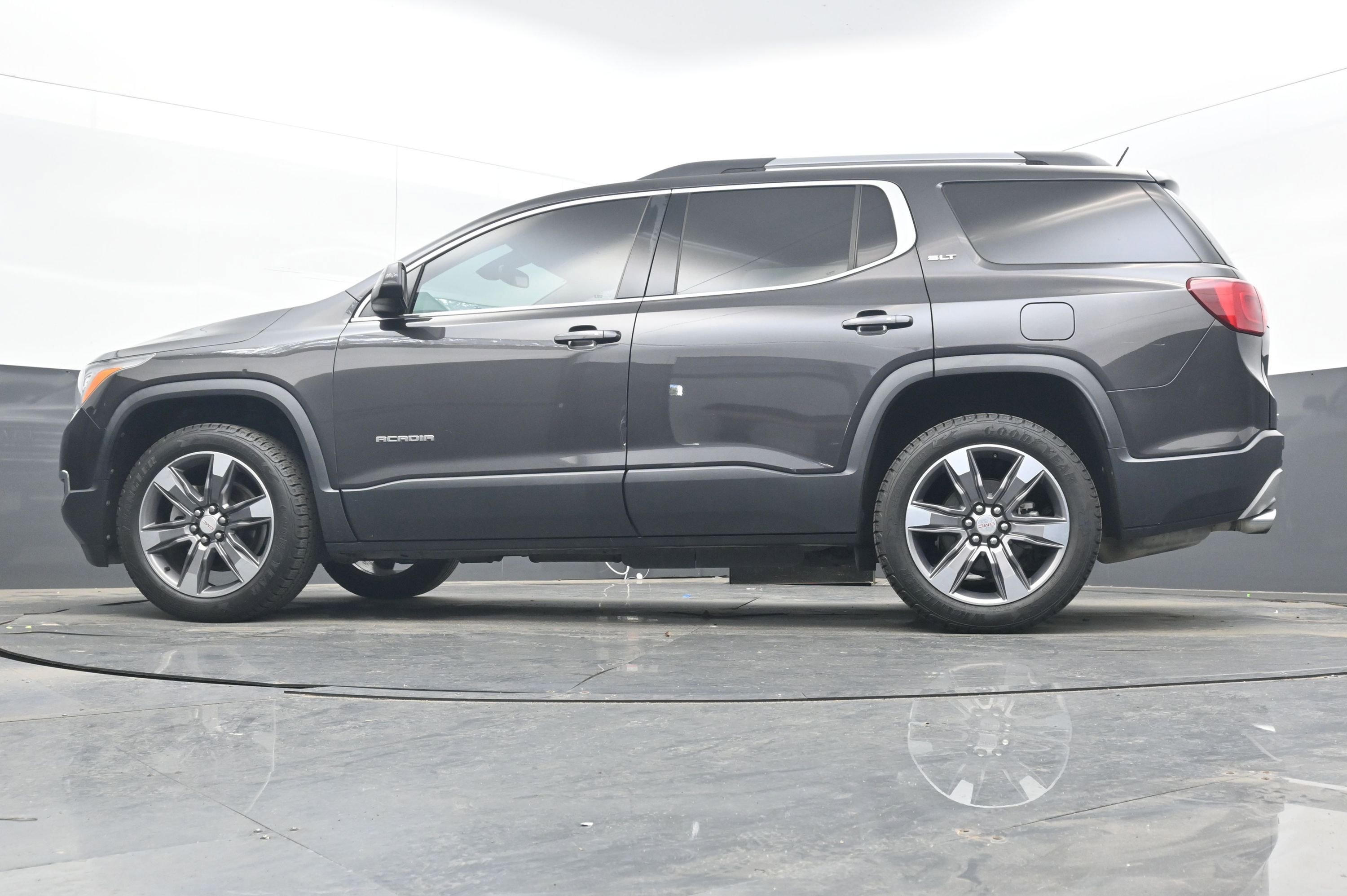 Used 2019 GMC Acadia SLT w/ LPO, Floor Liner Package image 24