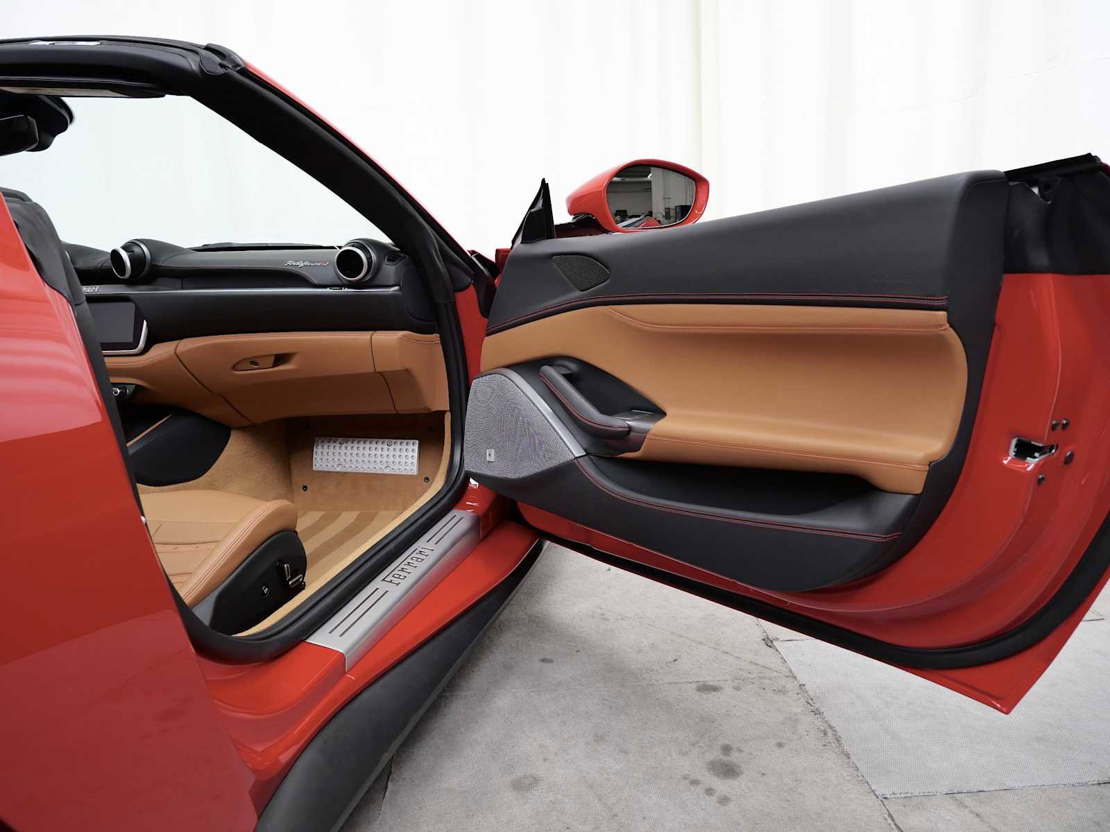 Certified 2022 Ferrari Portofino M image 15