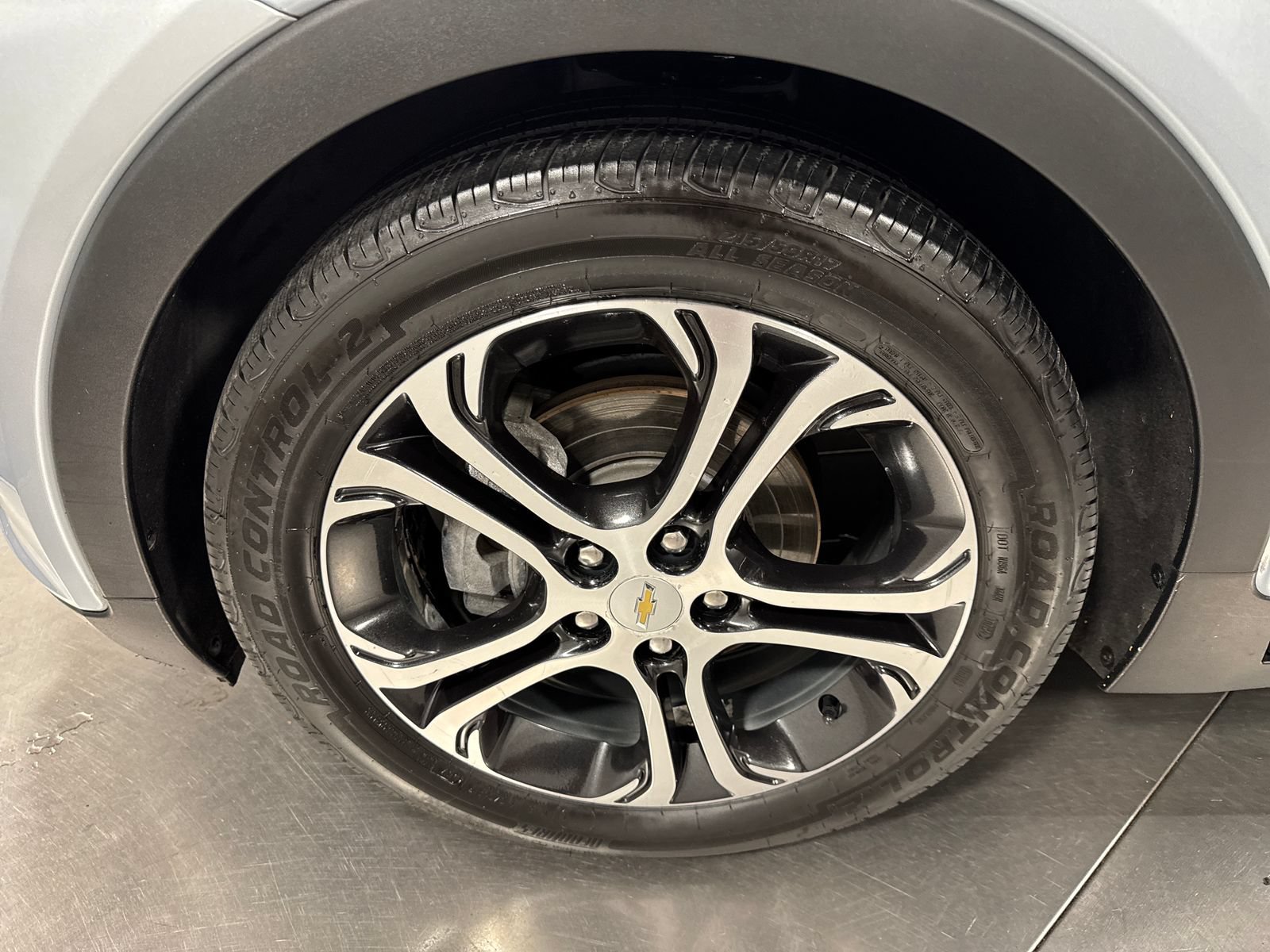 Used 2018 Chevrolet Bolt Premier w/ Driver Confidence II Package FWD image 2