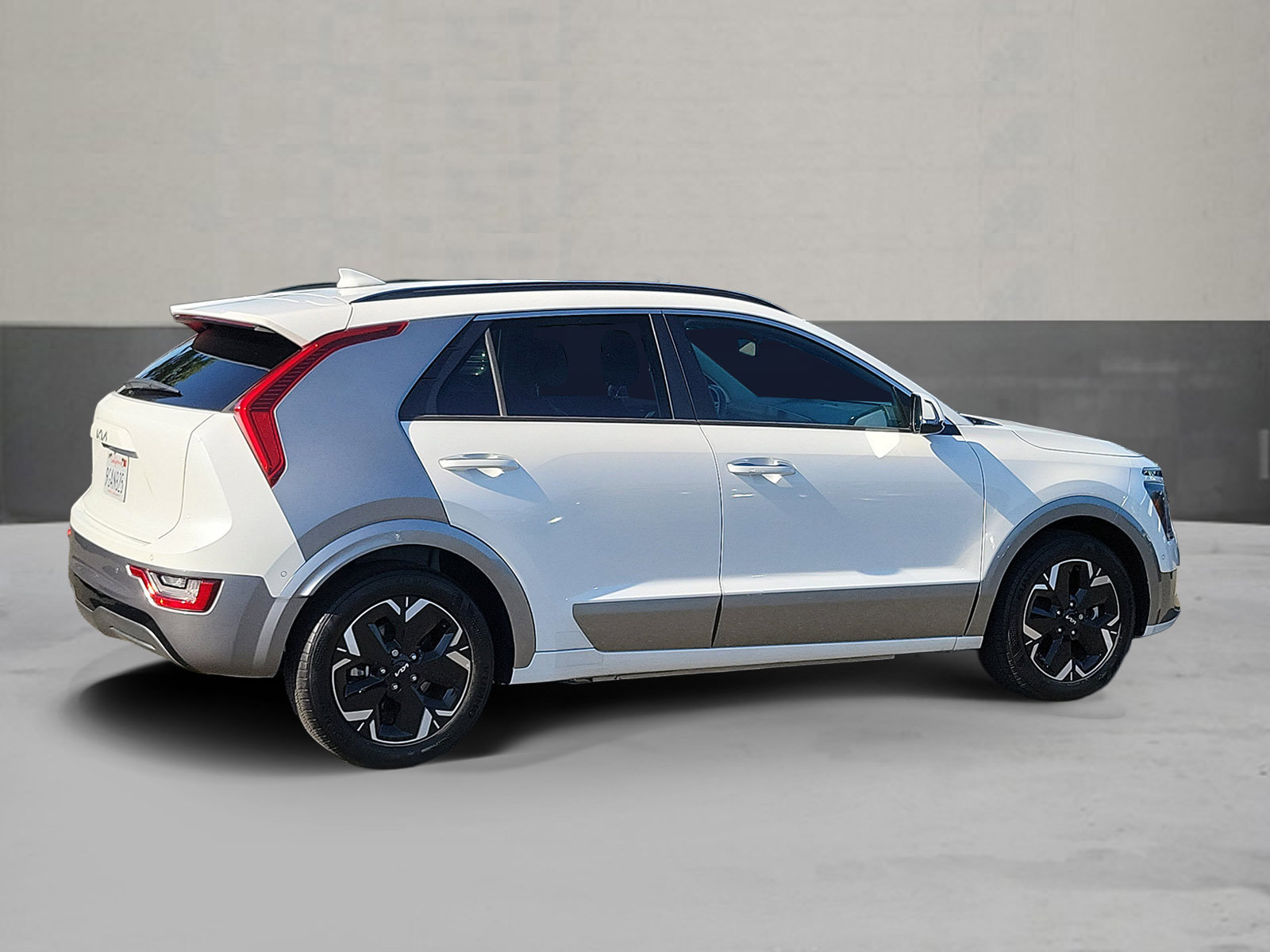 Used 2023 Kia Niro Wave FWD image 2