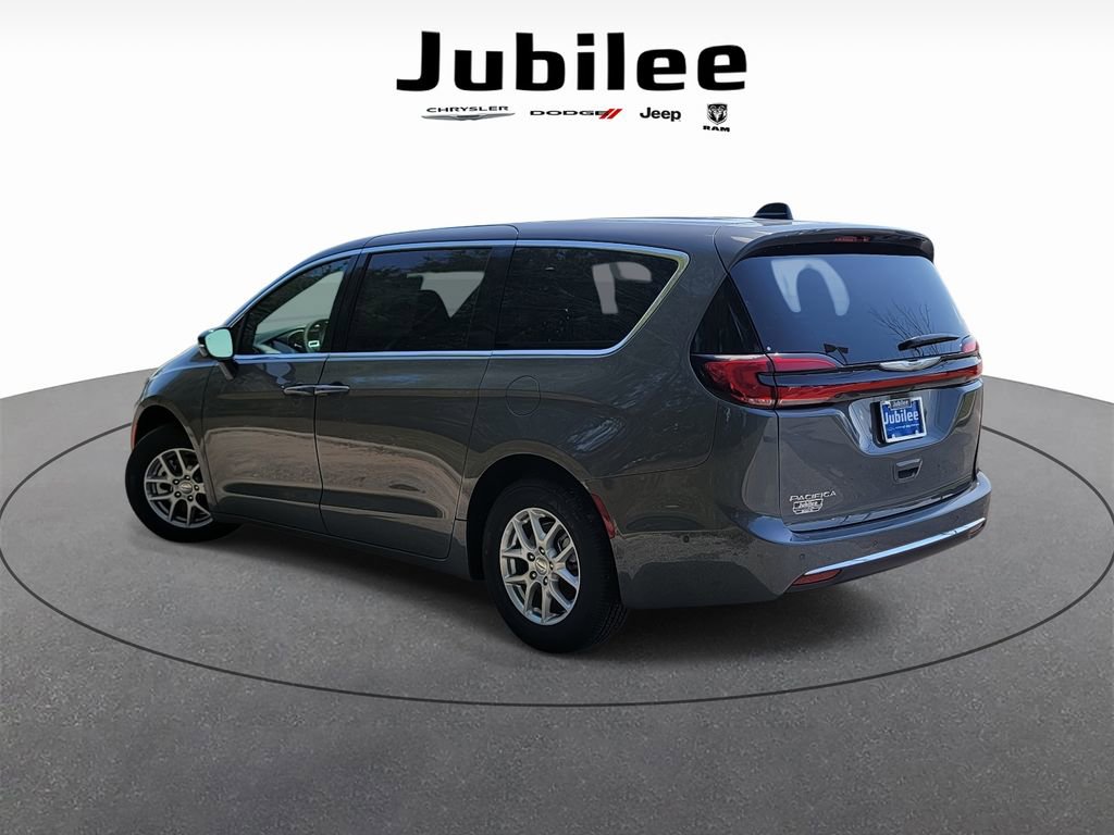 New 2025 Chrysler Pacifica Select FWD image 4