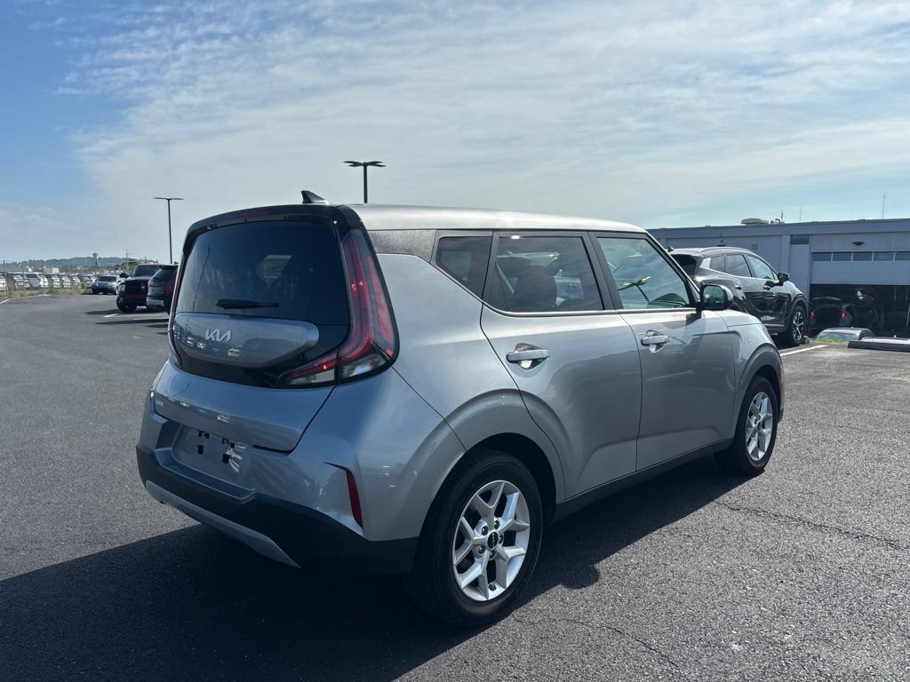 Certified 2024 Kia Soul LX w/ Option Group 015 FWD image 2