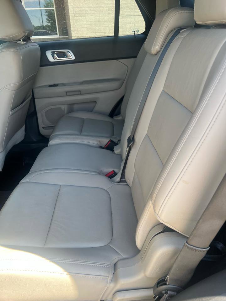 Used 2014 Ford Explorer XLT w/ Equipment Group 202A AWD/4WD image 9