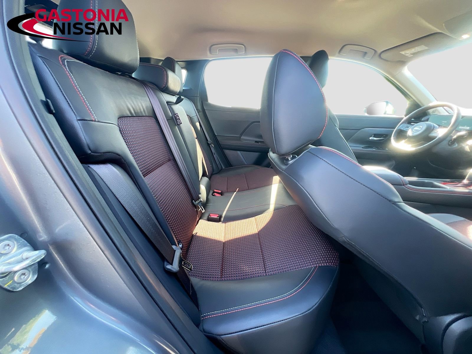 Used 2025 Nissan Kicks SR image 34