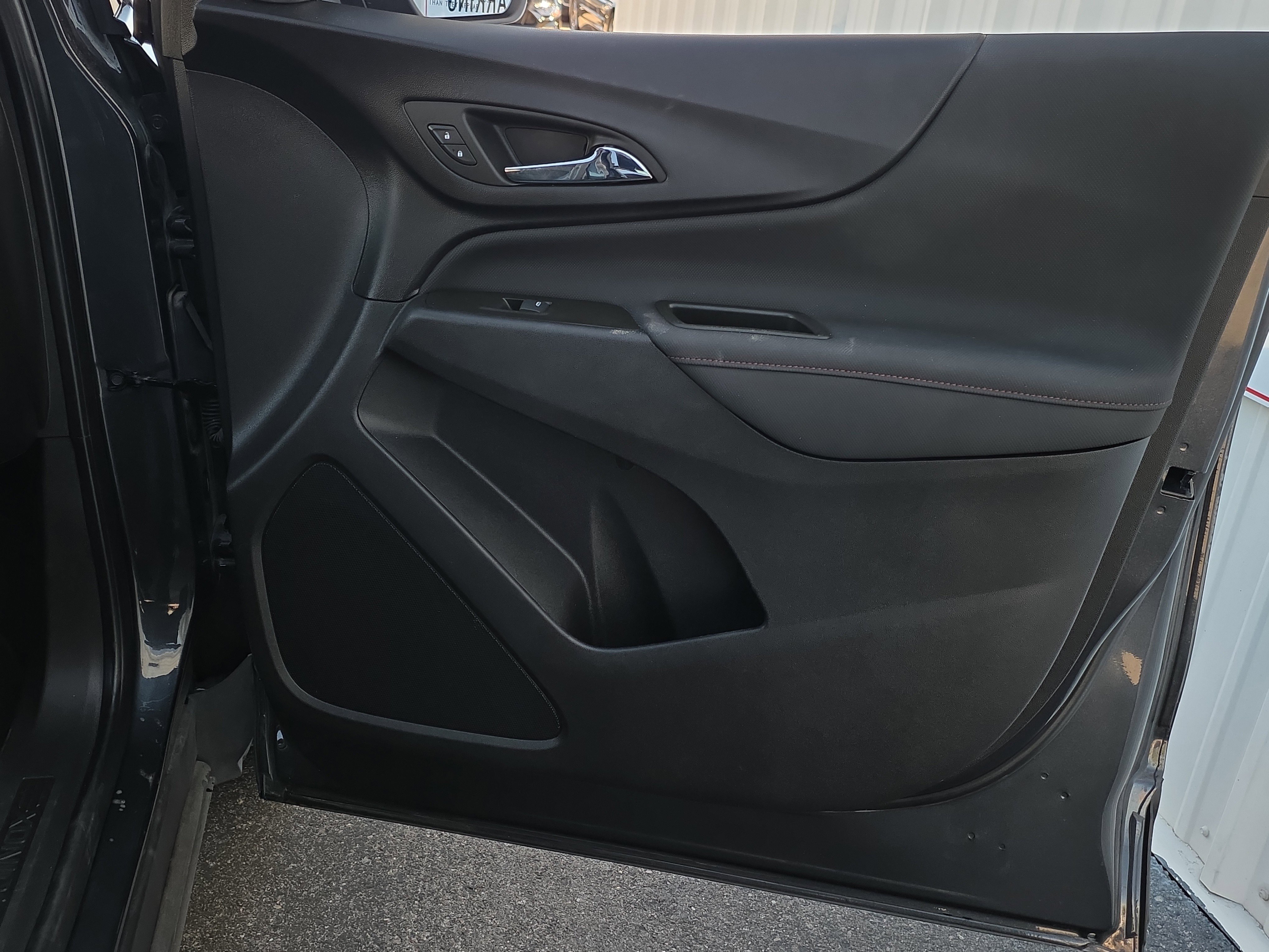 Used 2023 Chevrolet Equinox RS w/ LPO, Cargo Package image 33