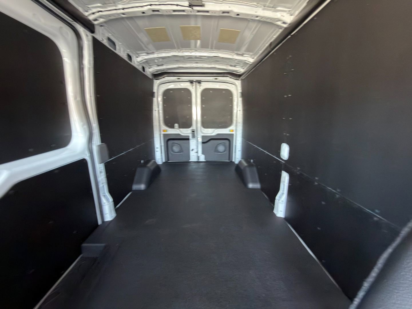 New 2026 Ford Transit 250 148 Medium Roof RWD image 30