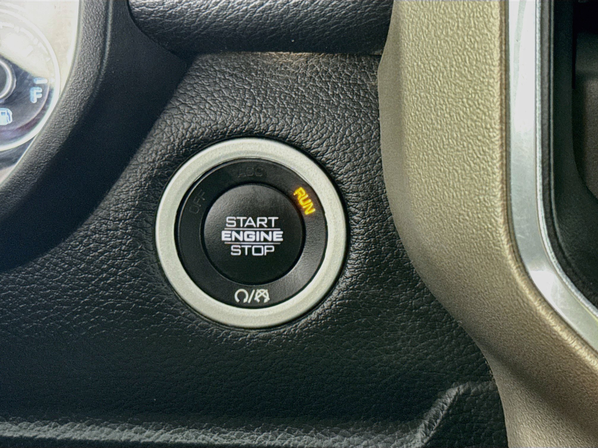 Used 2020 RAM 1500 Laramie AWD/4WD image 19