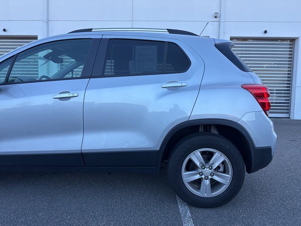 Used 2022 Chevrolet Trax LT w/ LT Convenience Package image 7