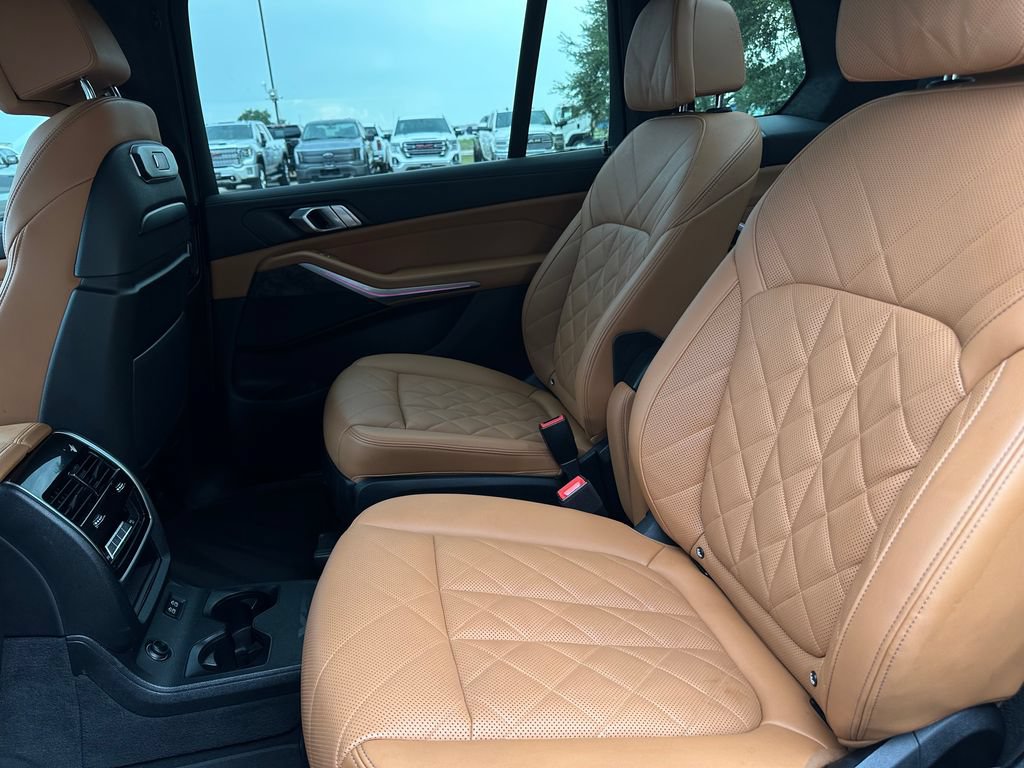 Used 2024 BMW X7 xDrive40i w/ M Sport Package AWD/4WD image 15