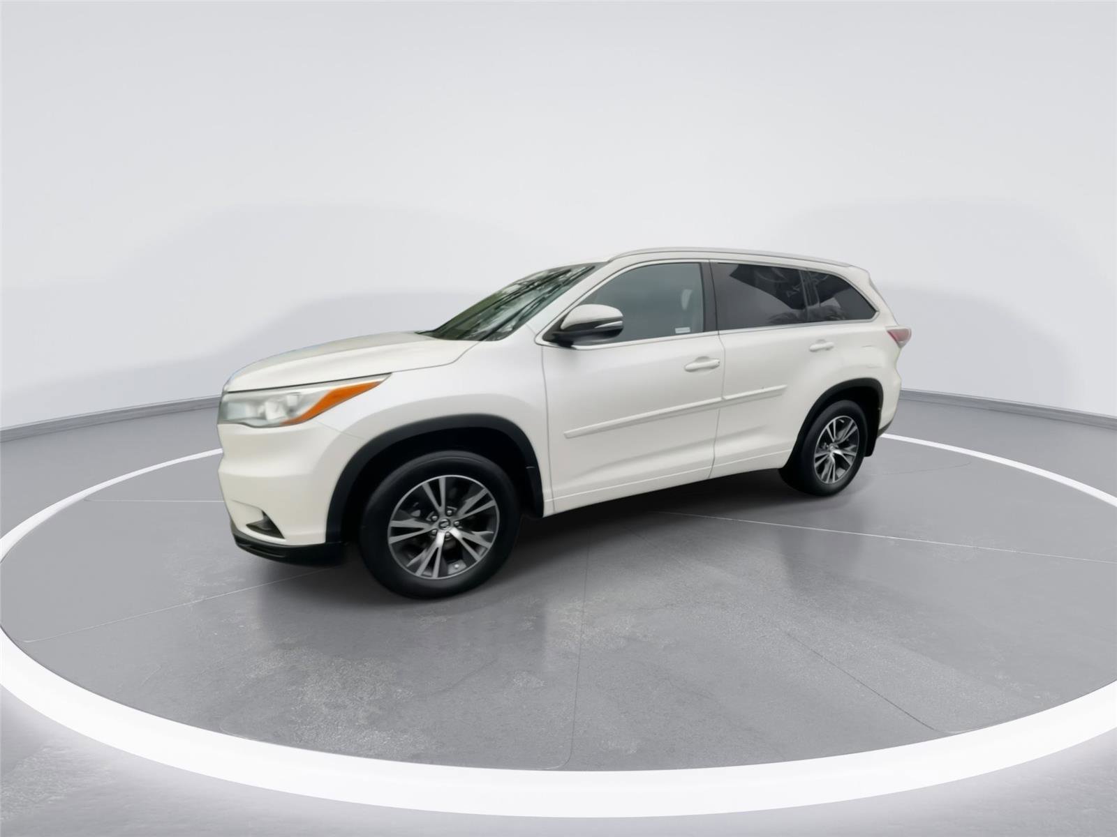 Used 2016 Toyota Highlander XLE w/ Protection Package #3 AWD/4WD image 4