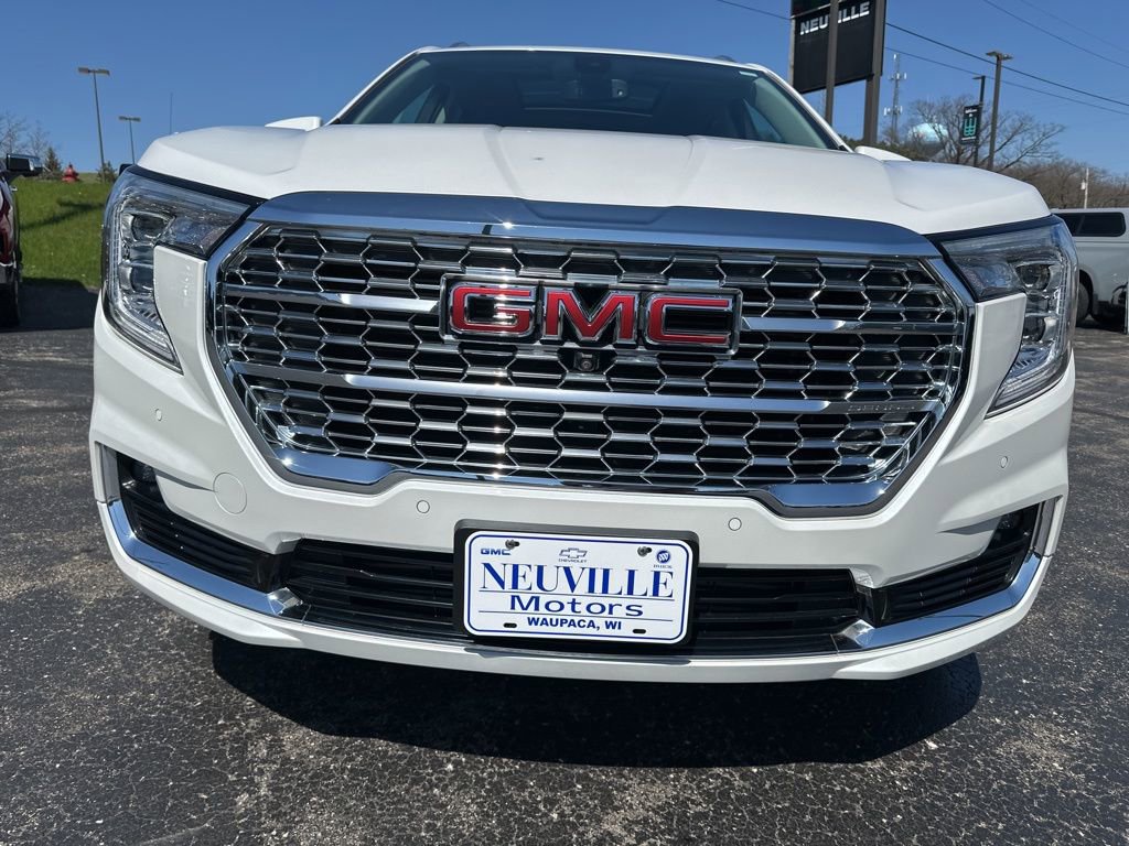 Used 2024 GMC Terrain Denali w/ Denali Premium Package image 8