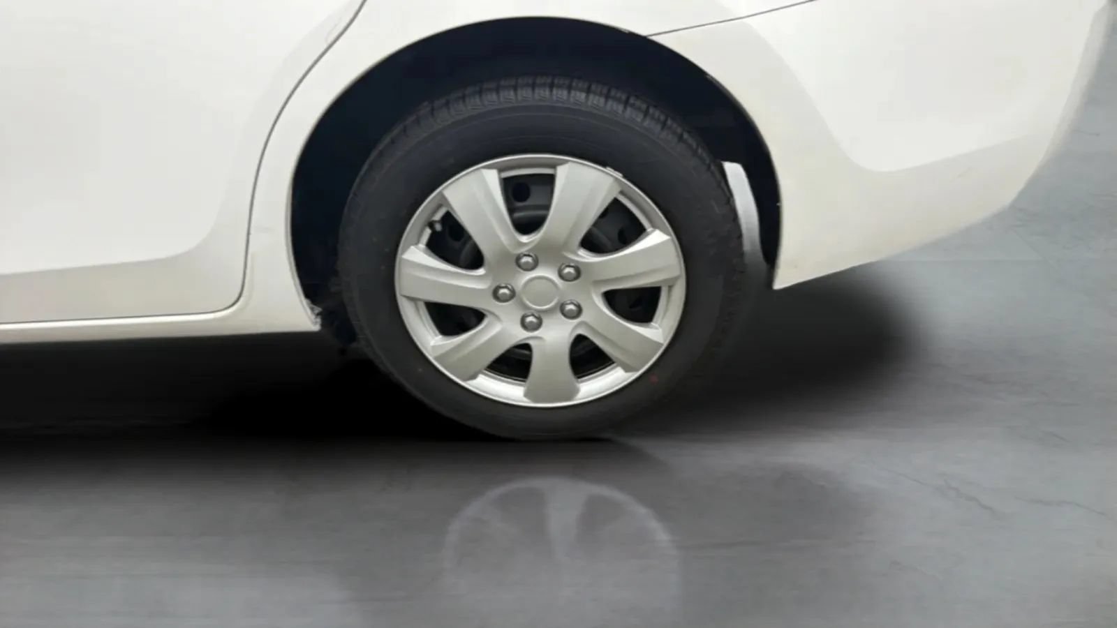Used 2016 Toyota Corolla LE FWD image 25