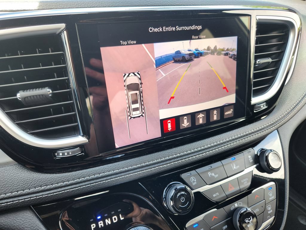 New 2026 Chrysler Pacifica Limited AWD/4WD image 16