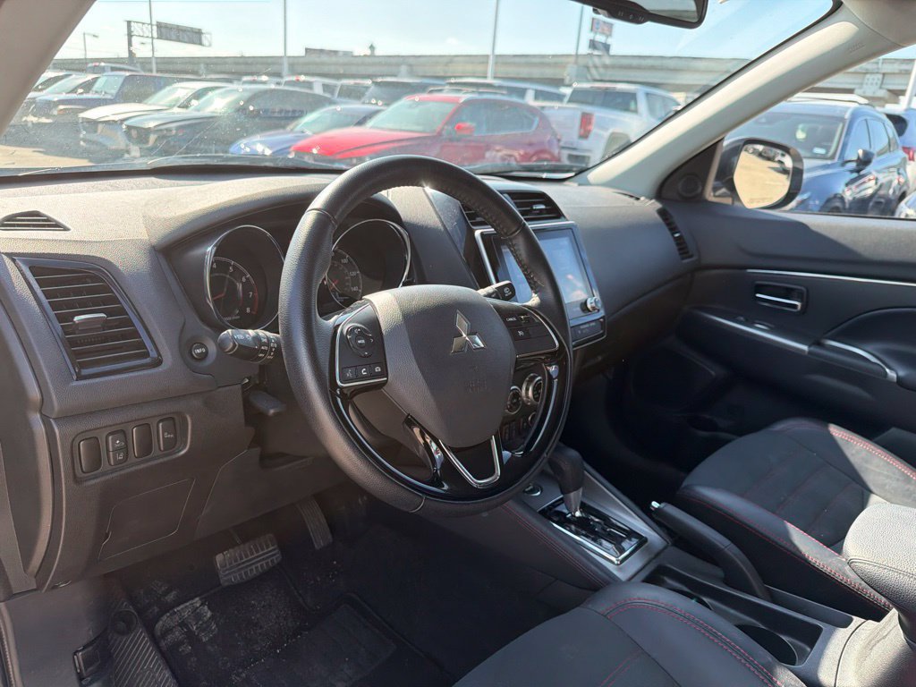 Used 2025 Mitsubishi Outlander Sport SE AWD/4WD image 9