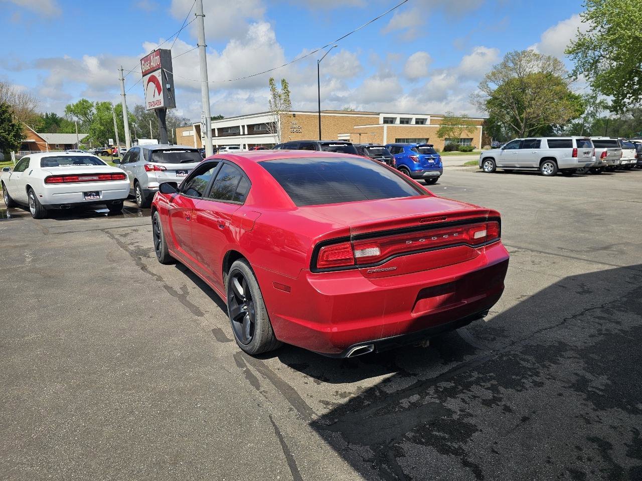 Used 2011 Dodge Charger SE RWD image 8