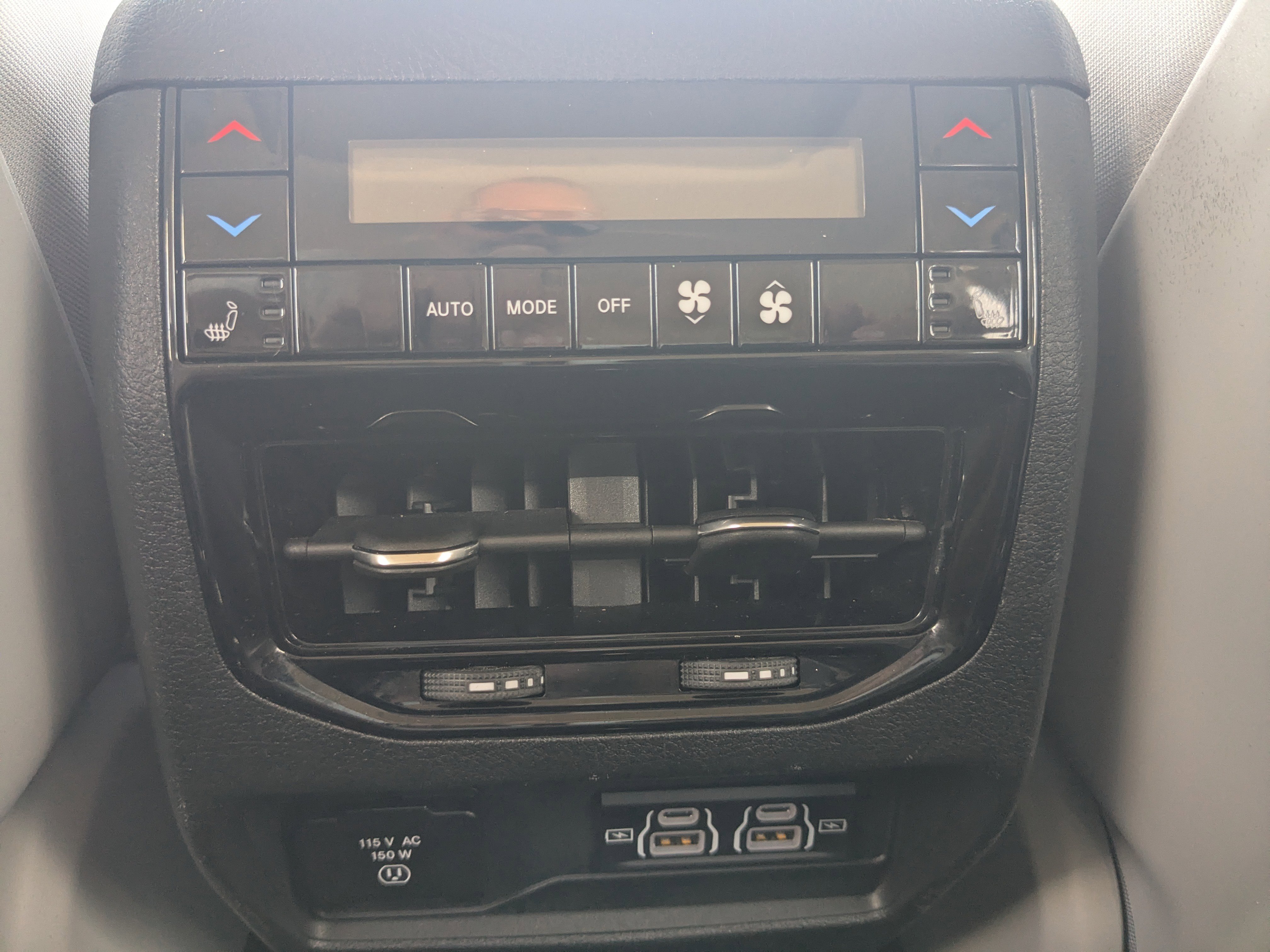 Used 2023 Jeep Grand Cherokee L Summit w/ Luxury Tech Group V AWD/4WD image 19