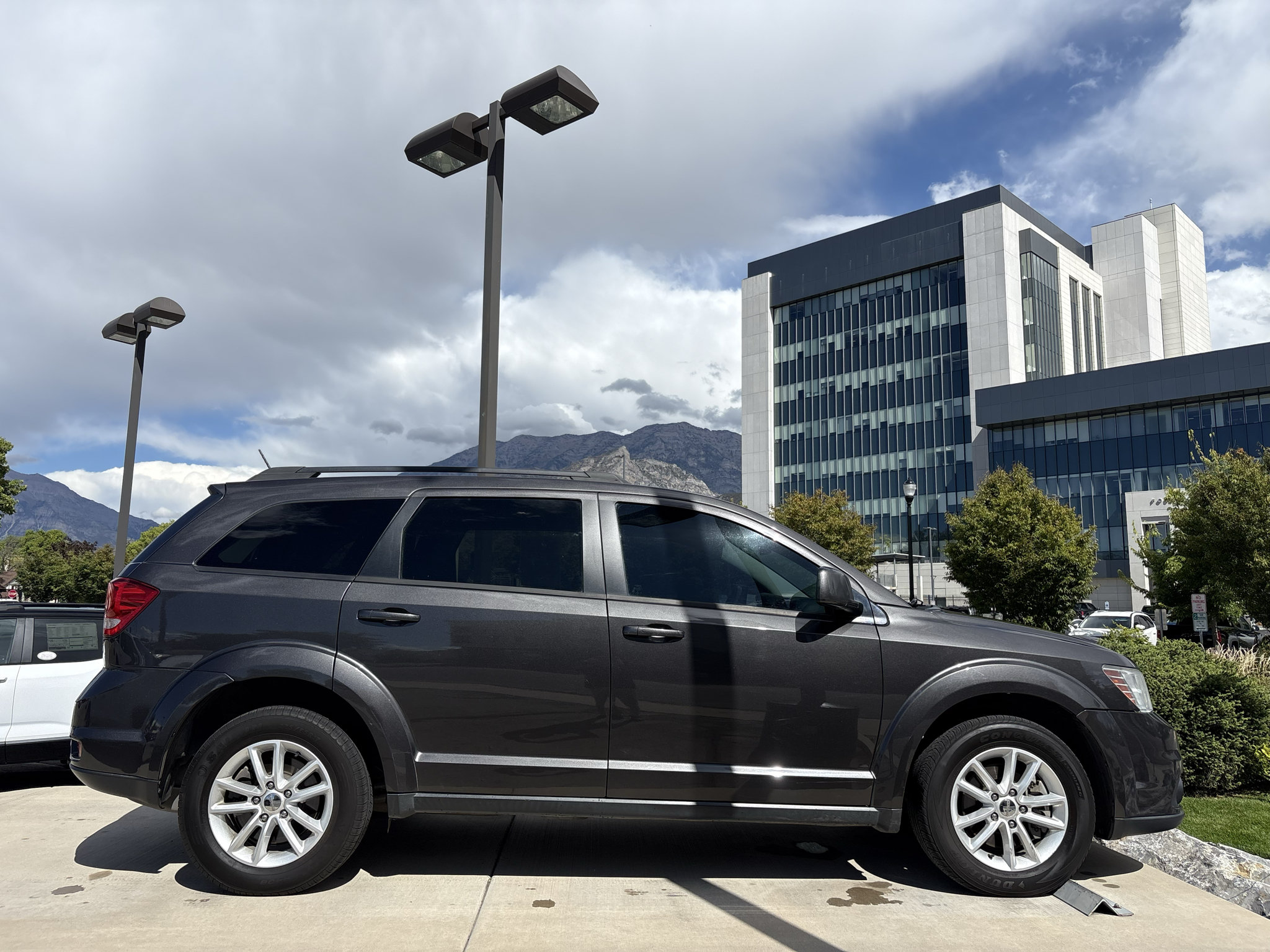 Used 2017 Dodge Journey SXT w/ Premium Group FWD image 2