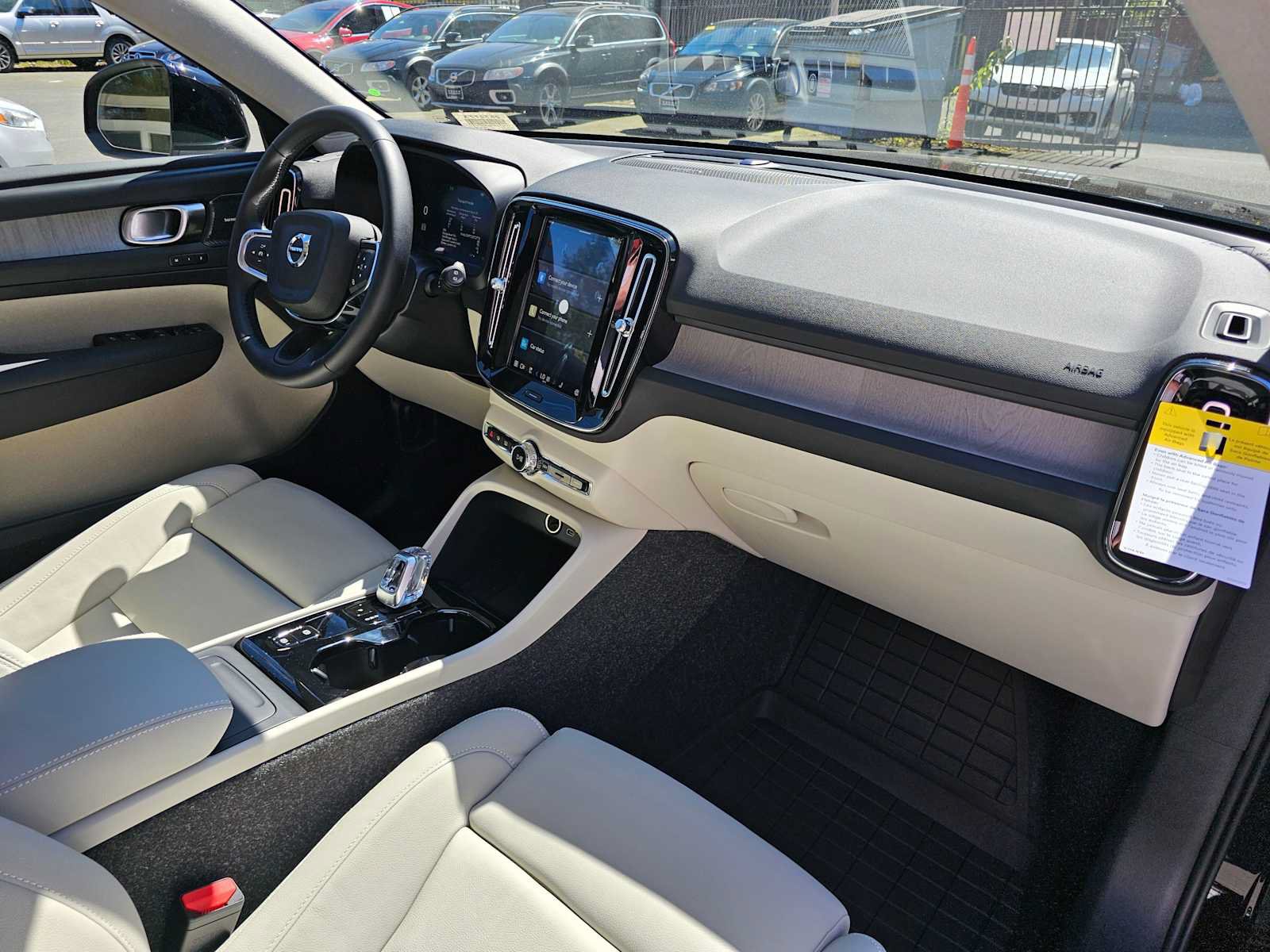 New 2025 Volvo XC40 B5 Ultra w/ Climate Package AWD/4WD image 11