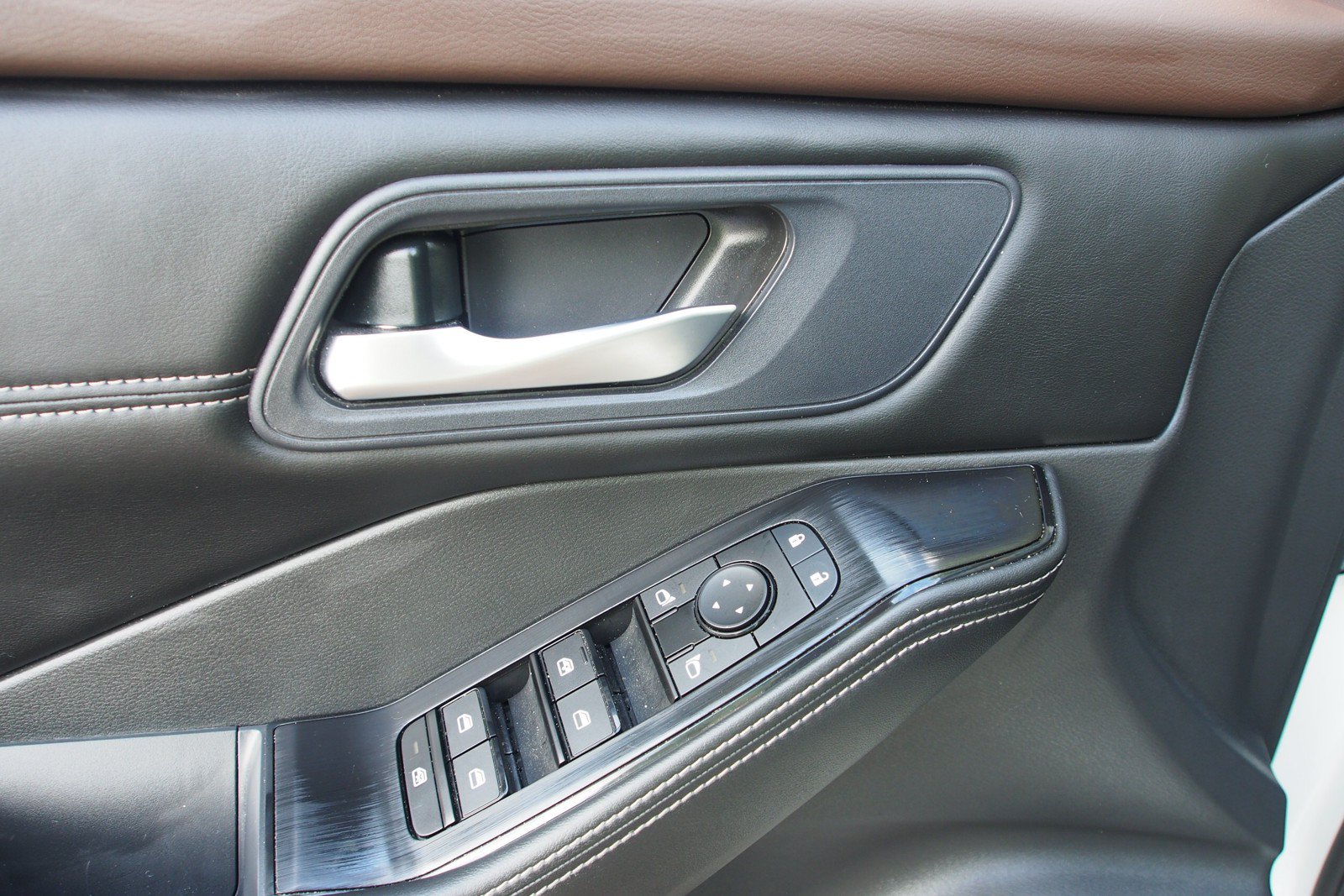 Used 2023 Nissan Rogue SV w/ SV Premium B Package FWD image 21