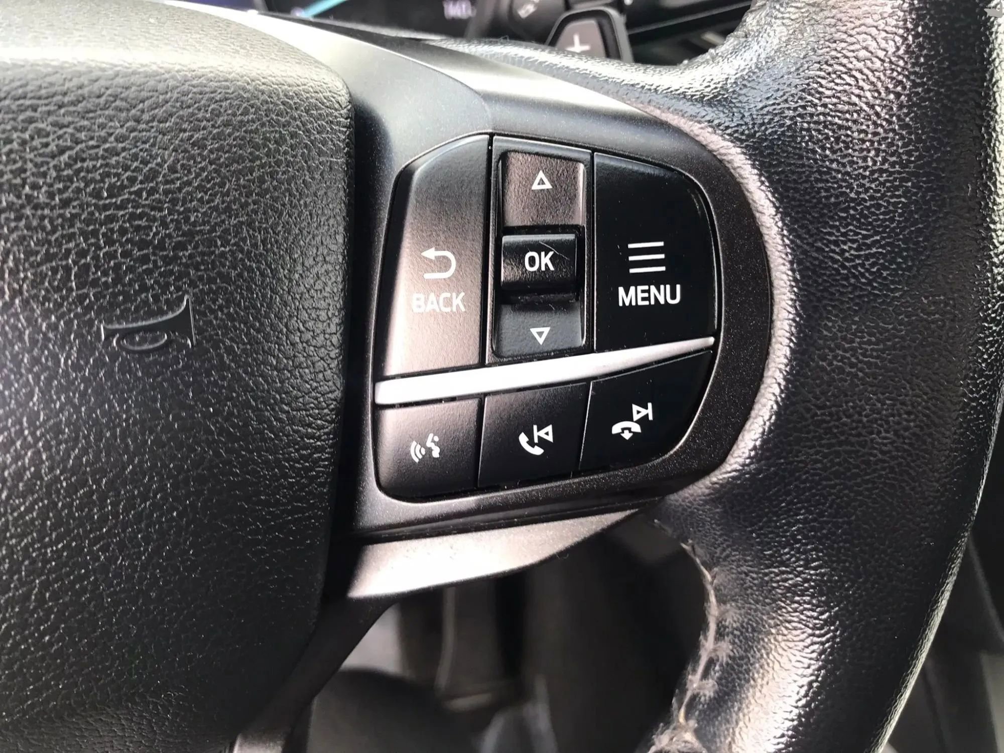 Used 2020 Ford Explorer XLT w/ Equipment Group 202A AWD/4WD image 22