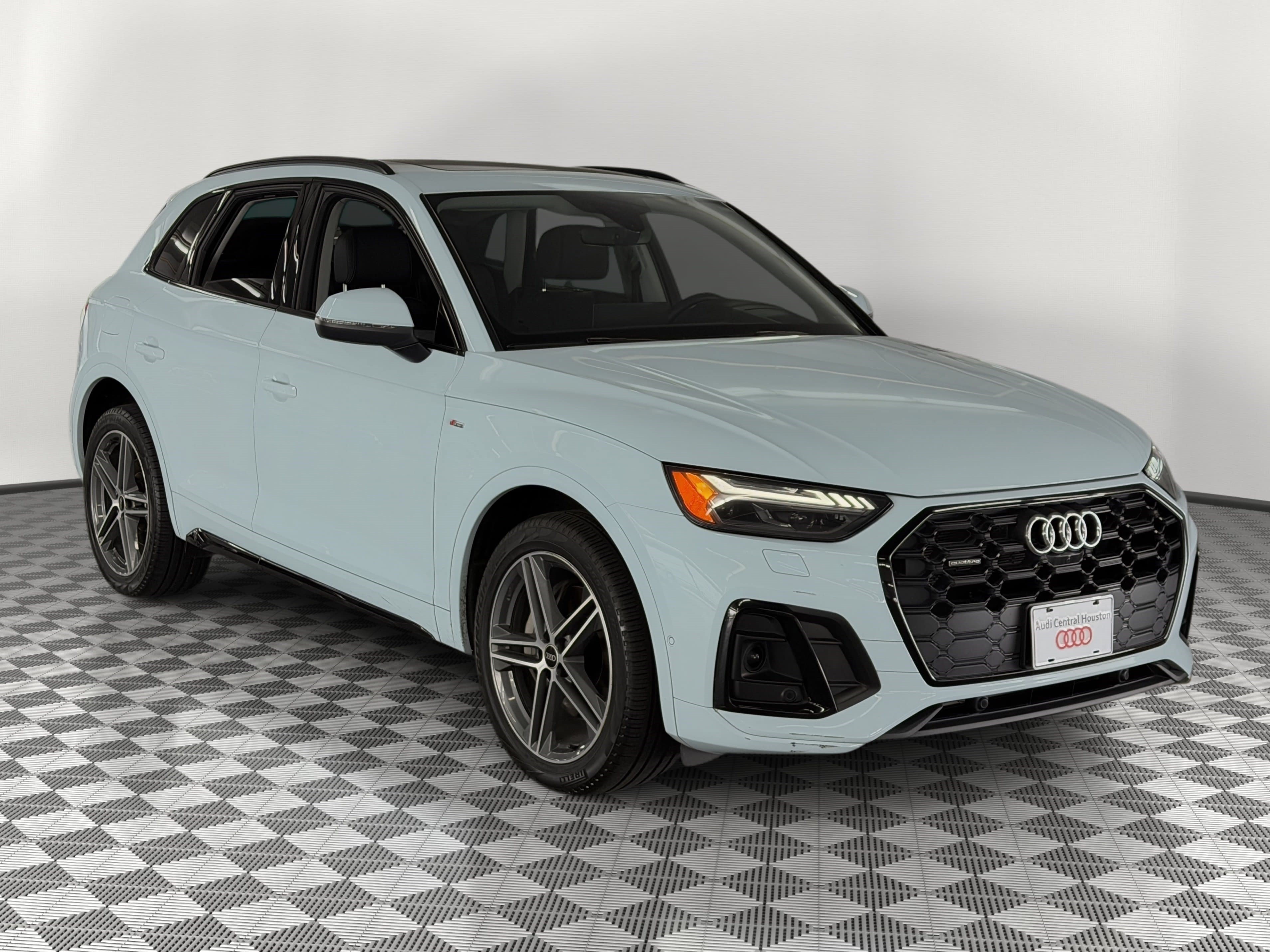 Certified 2023 Audi Q5 e Prestige AWD/4WD image 7