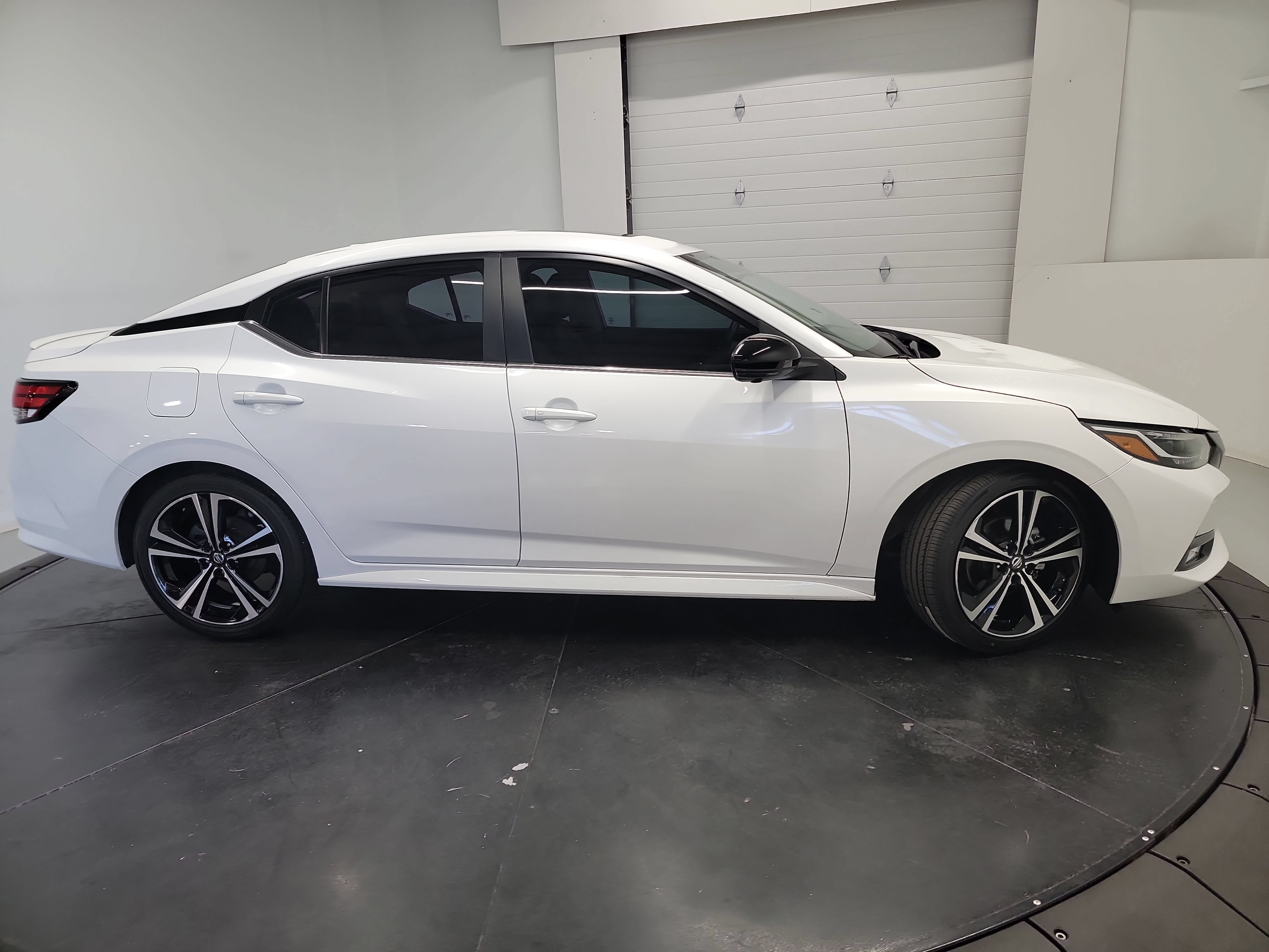 Used 2023 Nissan Sentra SR w/ SR Premium Package FWD image 11