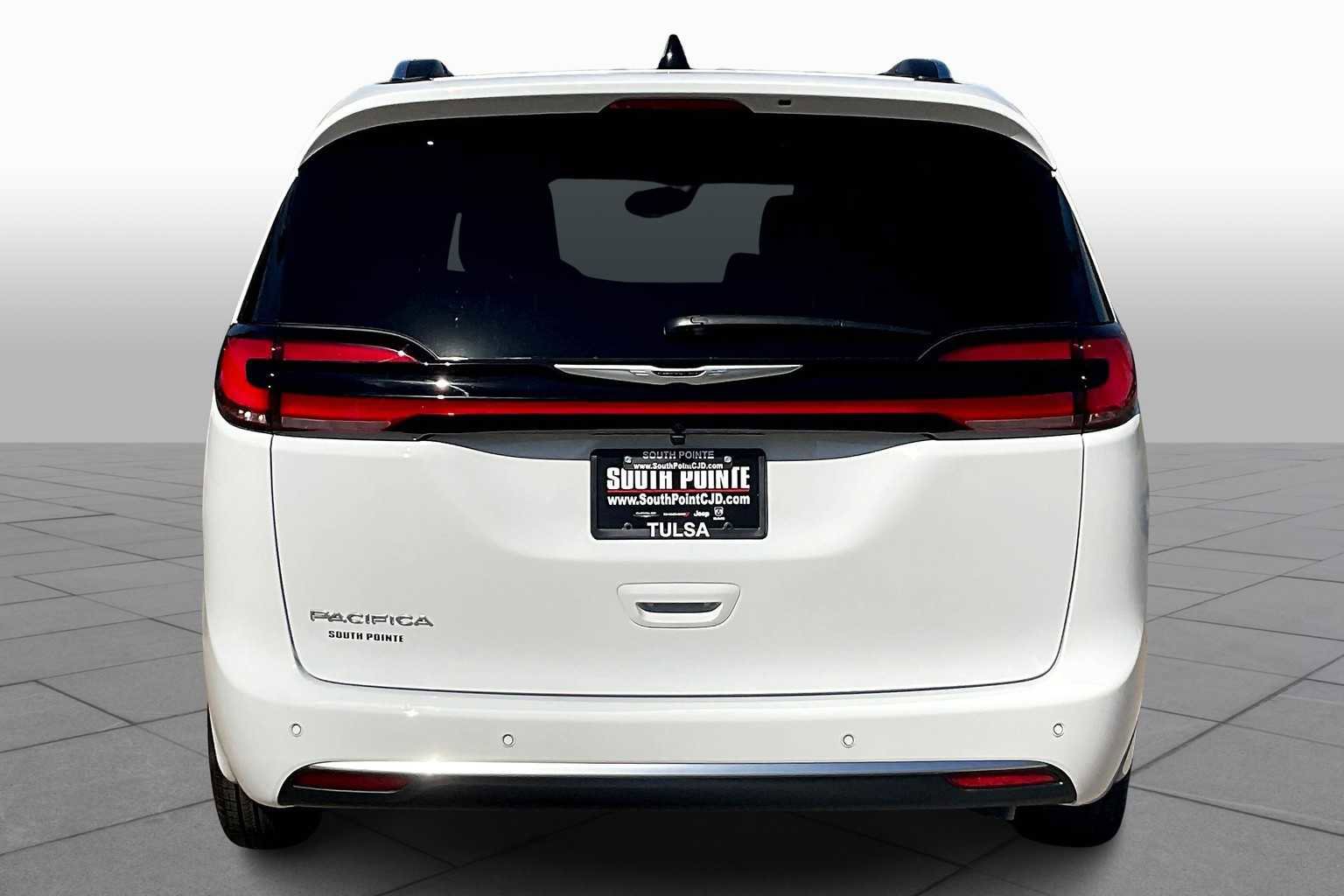 New 2026 Chrysler Pacifica Pinnacle image 4